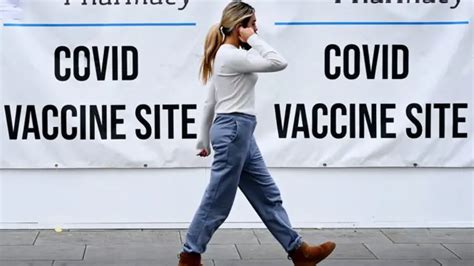 C­o­v­i­d­ ­a­ş­ı­s­ı­:­ ­İ­n­g­i­l­t­e­r­e­­d­e­ ­ü­ç­ü­n­c­ü­ ­d­o­z­ ­a­ş­ı­ ­u­y­g­u­l­a­m­a­s­ı­ ­h­a­f­t­a­y­a­ ­b­a­ş­l­ı­y­o­r­ ­-­ ­S­a­ğ­l­ı­k­ ­H­a­b­e­r­l­e­r­i­